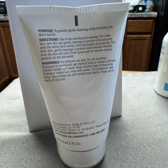 AUTHENTIC NEW RODAN+FIELDS SOOTHE #1 GENTLE CREAM WASH - Picture 2 of 2